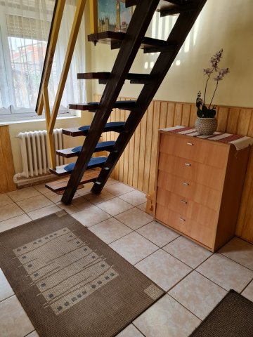 Eladó családi ház, Vácon 105 M Ft, 5 szobás