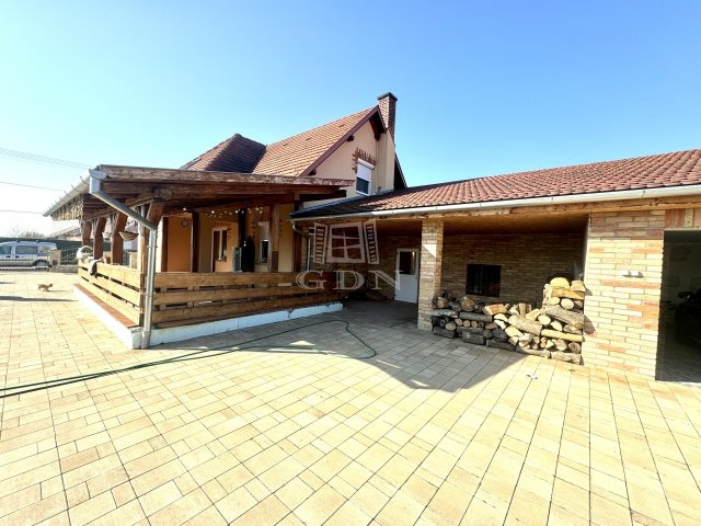 Eladó családi ház, Mohácson 145 M Ft, 4 szobás