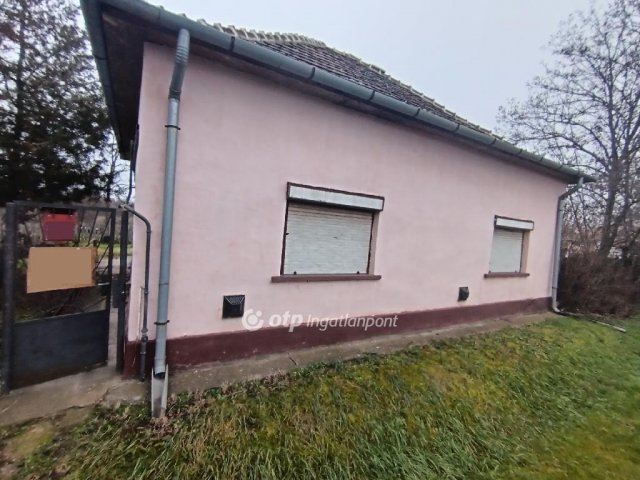 Eladó családi ház, Kengyelen 5.9 M Ft, 2 szobás
