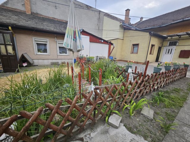 Eladó téglalakás, Budapesten, XV. kerületben 42 M Ft, 1 szobás