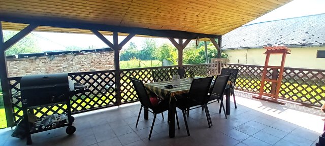 Eladó családi ház, Karádon 52 M Ft, 6 szobás