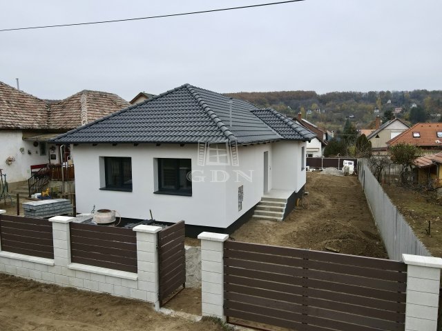 Eladó családi ház, Gödöllőn 89.99 M Ft, 4 szobás