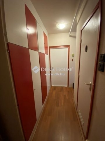 Eladó panellakás, Pécsett 37.9 M Ft, 2 szobás
