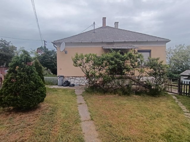 Eladó családi ház, Bakonybánkon 28.5 M Ft, 3 szobás