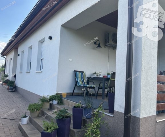 Eladó családi ház, Kecskeméten 139 M Ft, 5 szobás