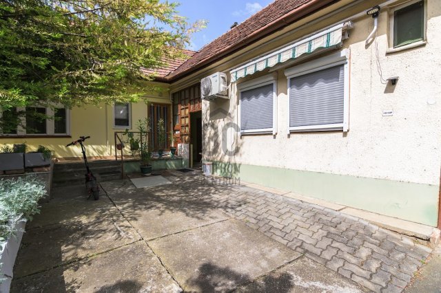 Eladó téglalakás, Szekszárdon 65 M Ft, 4 szobás