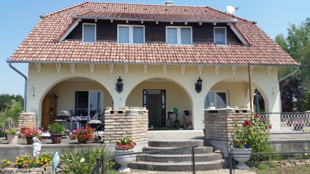 Eladó családi ház, Csemőn 129 M Ft, 5 szobás