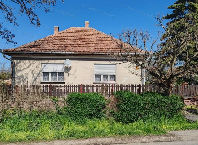 Eladó családi ház, Jászdózsán 26.5 M Ft, 2 szobás
