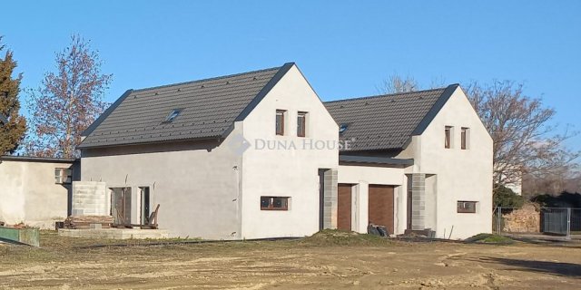 Eladó ikerház, Keszthelyen 98 M Ft, 3 szobás