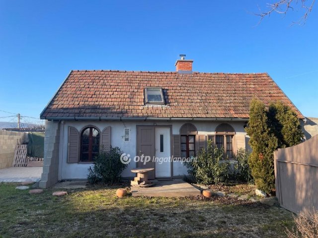 Eladó családi ház, Lesenceistvándon 32.5 M Ft, 2 szobás