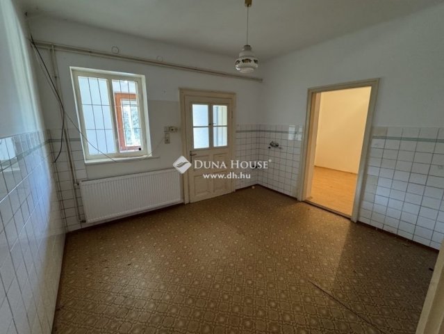 Eladó családi ház, Szigetszentmiklóson 99.9 M Ft, 4 szobás