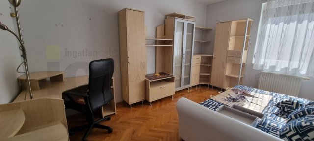 Eladó téglalakás, Szegeden 16 M Ft, 2 szobás