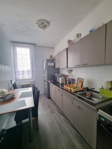 Eladó téglalakás, Oroszlányban 30 M Ft, 3 szobás