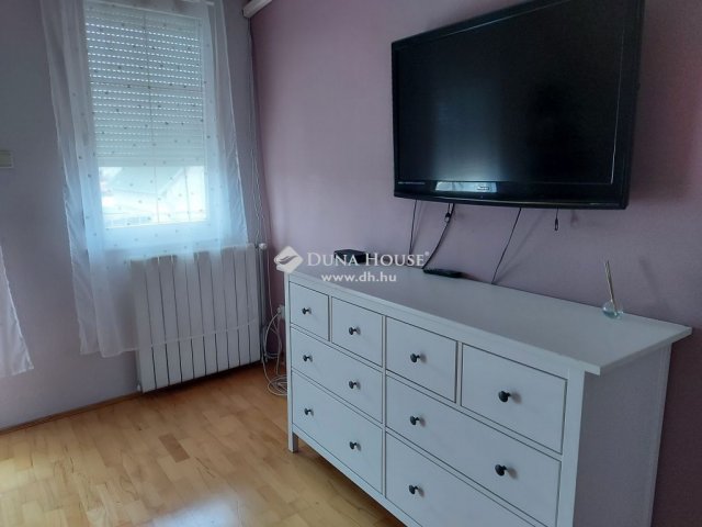 Eladó családi ház, Vecsésen 89 M Ft, 6 szobás