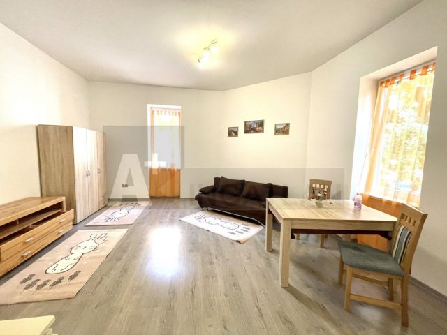 Kiadó téglalakás, albérlet, Szegeden 120 E Ft / hó, 1 szobás