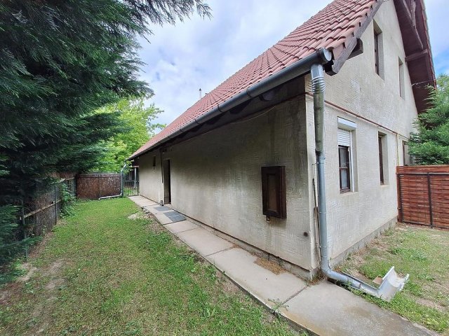 Eladó ikerház, Gödön 79.9 M Ft, 7+2 szobás