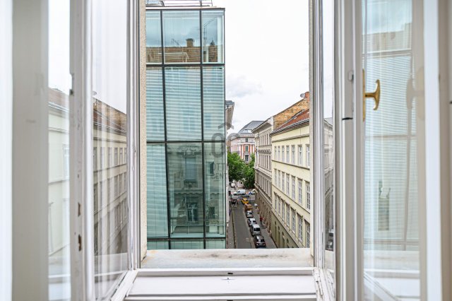 Eladó téglalakás, Budapesten, VI. kerületben 165 M Ft, 4 szobás