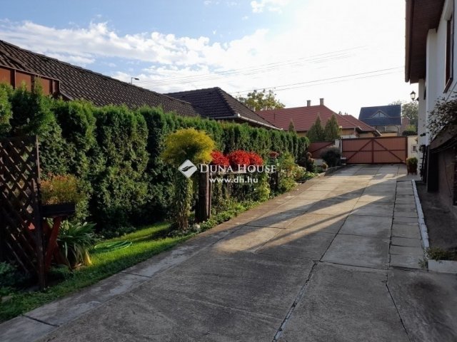 Eladó családi ház, Gödöllőn 125 M Ft, 5 szobás