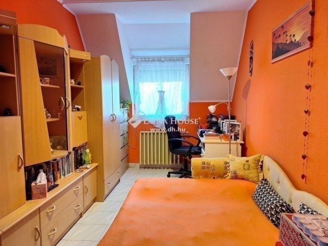 Eladó családi ház, Kecskeméten 74.99 M Ft, 5 szobás
