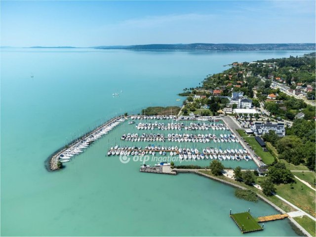 Eladó téglalakás, Balatonkenesén 192.5 M Ft, 3 szobás