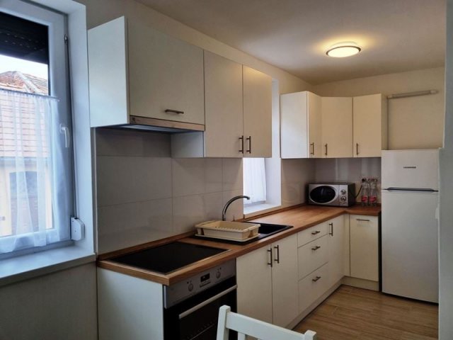 Kiadó téglalakás, albérlet, Pécsett 300 E Ft / hó, 3 szobás