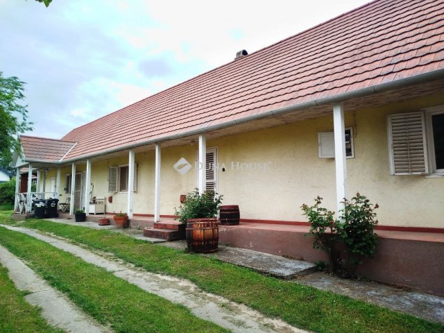 Eladó családi ház, Pázmándon 68 M Ft, 3 szobás