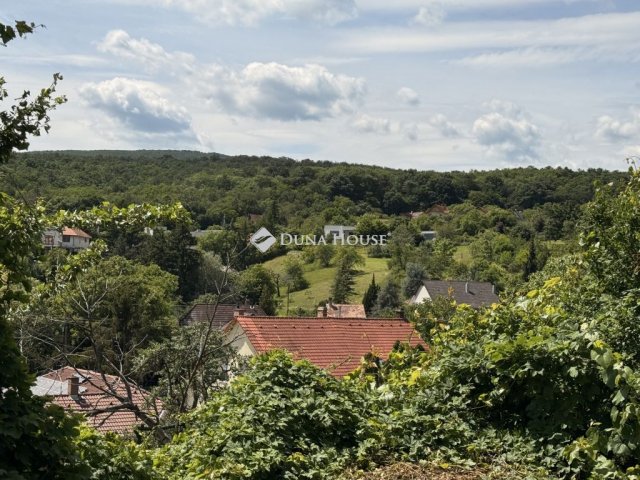 Eladó családi ház, Pécsett 29.9 M Ft, 2 szobás