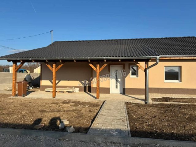 Eladó családi ház, Daruszentmiklóson 27.3 M Ft, 2 szobás