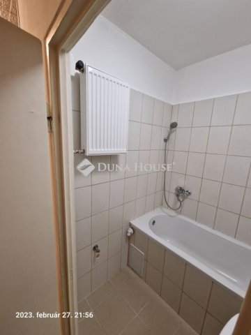 Kiadó panellakás, albérlet, Pécsett 140 E Ft / hó, 2 szobás
