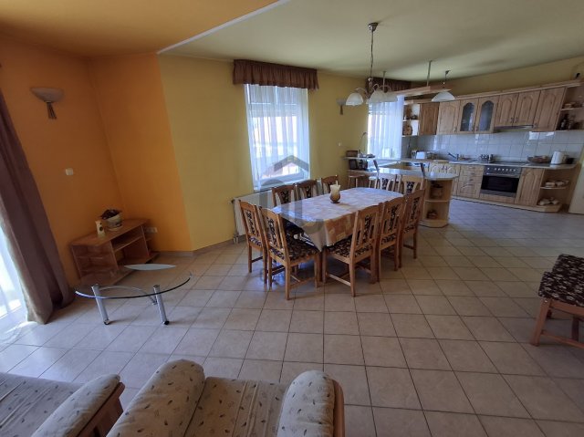 Kiadó téglalakás, albérlet, Cegléden 300 E Ft / hó, 4 szobás