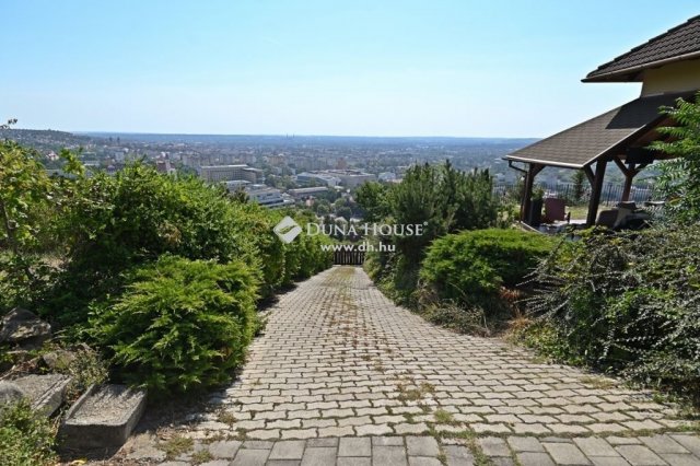 Eladó ikerház, Pécsett 169.9 M Ft, 4 szobás