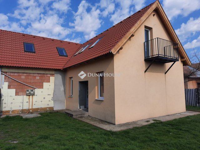 Eladó családi ház, Jászberényben 115 M Ft, 1 szobás
