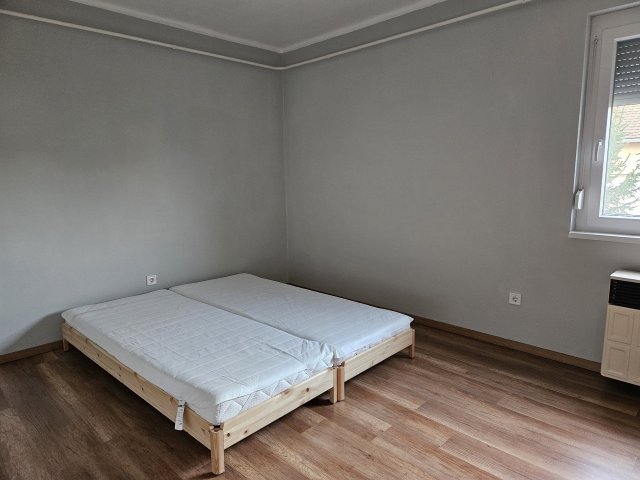 Kiadó téglalakás, albérlet, Pápán 120 E Ft / hó, 2 szobás