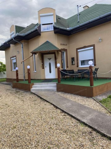 Eladó hotel, Alattyánban 49.499 M Ft, 6 szobás