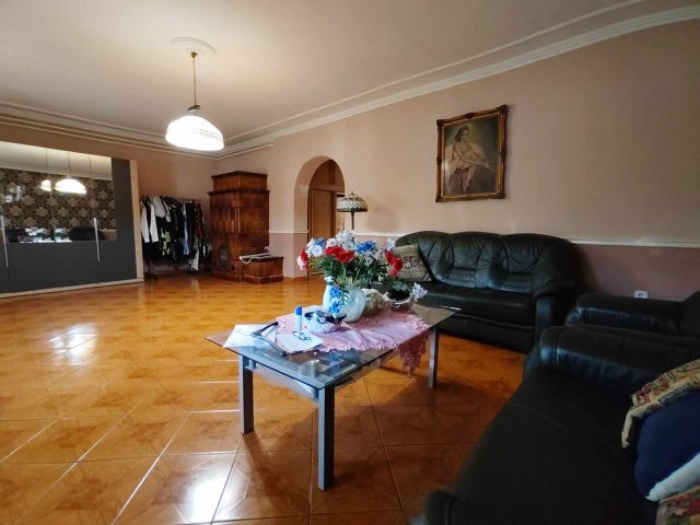 Eladó családi ház, Dombóváron 31.9 M Ft, 4 szobás