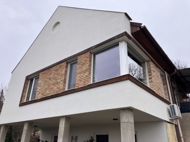 Eladó családi ház, Sukorón 120 M Ft, 3 szobás