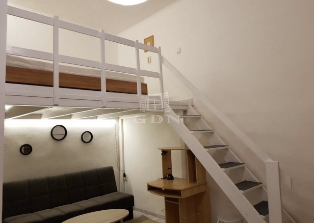 Eladó téglalakás, Budapesten, VI. kerületben 36.9 M Ft, 1 szobás