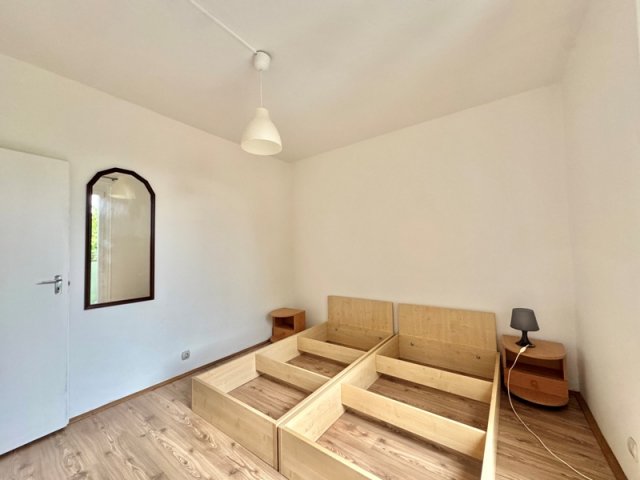Kiadó panellakás, albérlet, Pécsett 130 E Ft / hó, 2 szobás