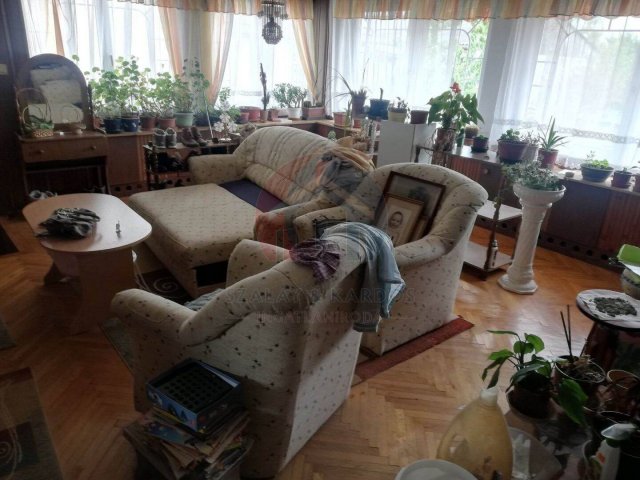 Eladó családi ház, Sarródon 70.99 M Ft, 5 szobás