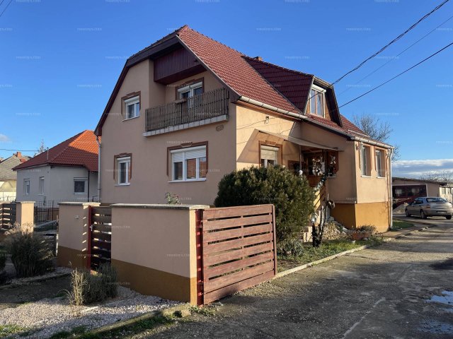 Eladó családi ház, Arnóton 62.999 M Ft, 2+2 szobás