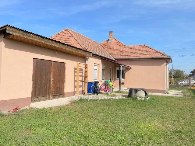 Eladó családi ház, Szigetcsépen 51.3 M Ft, 4 szobás
