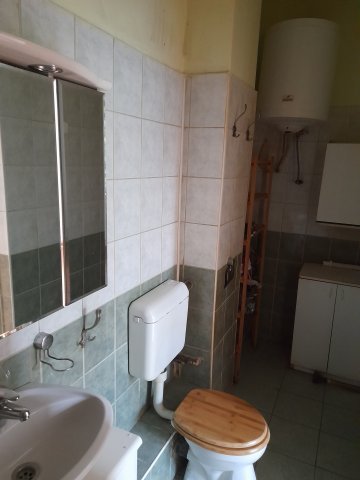 Eladó ikerház, Tatabányán 20 M Ft, 2 szobás