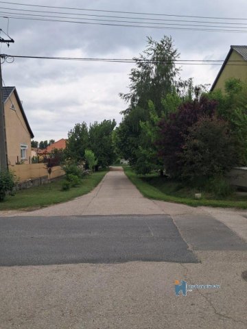 Eladó családi ház, Süttőn 40 M Ft, 3+1 szobás