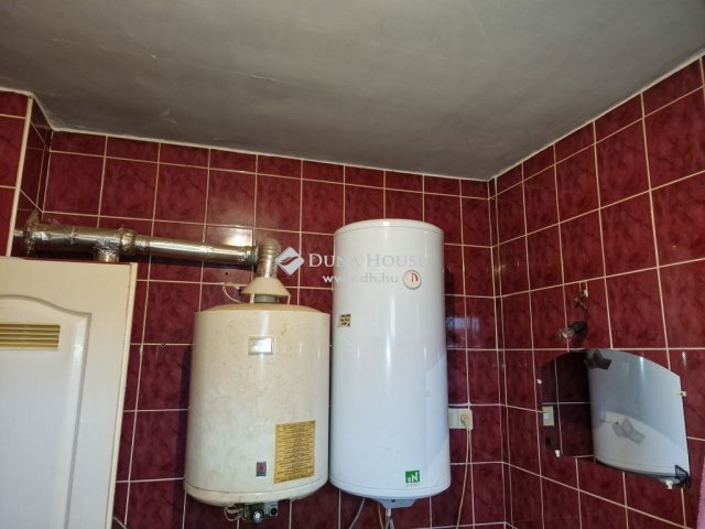 Eladó családi ház, Lőrinciben 48 M Ft, 2 szobás