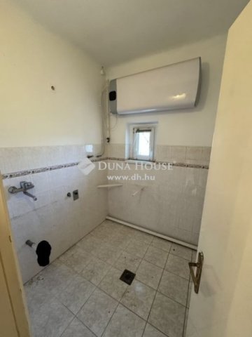 Eladó családi ház, Szigetszentmiklóson 99.9 M Ft, 4 szobás