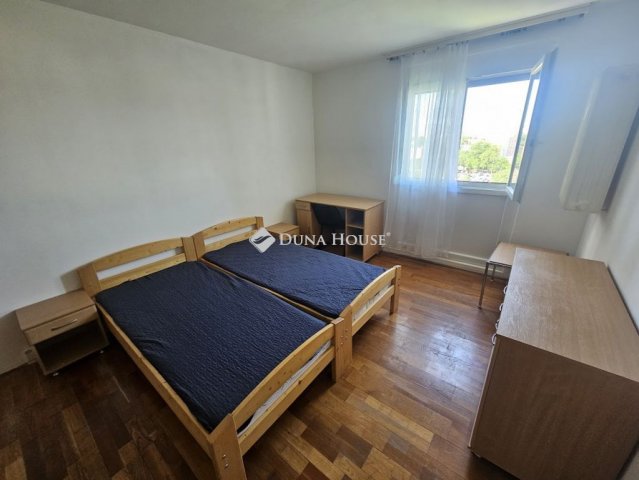 Kiadó panellakás, albérlet, Pécsett 120 E Ft / hó, 2 szobás