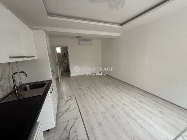 Eladó családi ház, Vecsésen 29.5 M Ft, 1 szobás