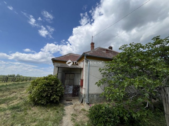 Eladó családi ház, Zsédenyen 29.99 M Ft, 2 szobás