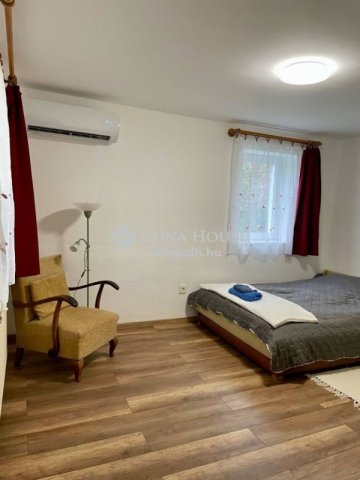 Kiadó családi ház, albérlet, Pécsett 200 E Ft / hó, 1 szobás