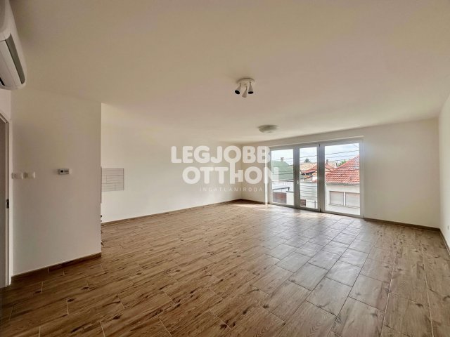 Eladó téglalakás, Cegléden 37.9 M Ft, 1 szobás